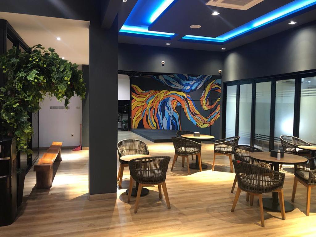 Grand Caman Hotel Bekasi Exterior foto