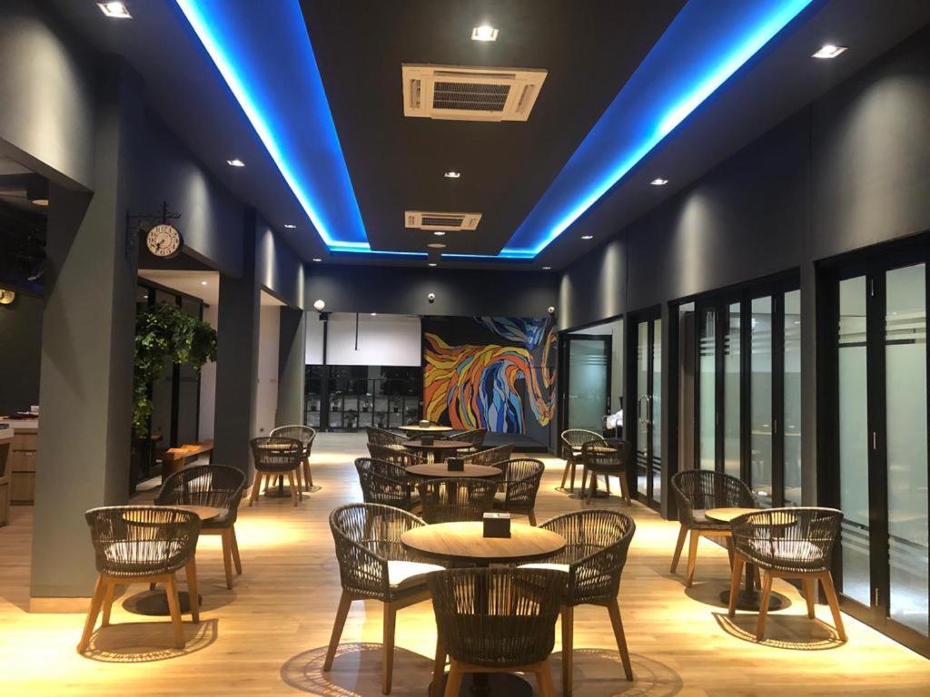 Grand Caman Hotel Bekasi Exterior foto