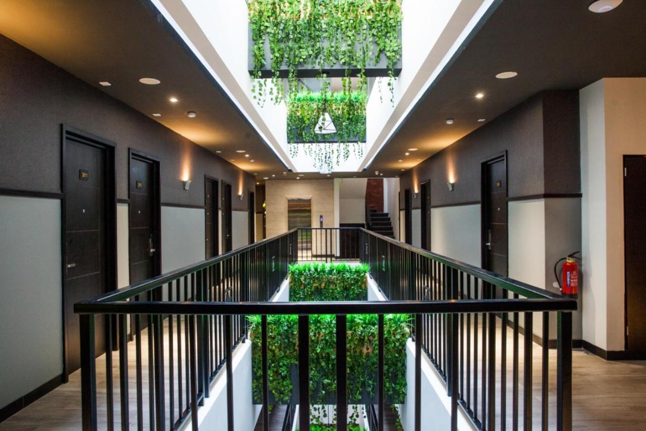 Grand Caman Hotel Bekasi Exterior foto